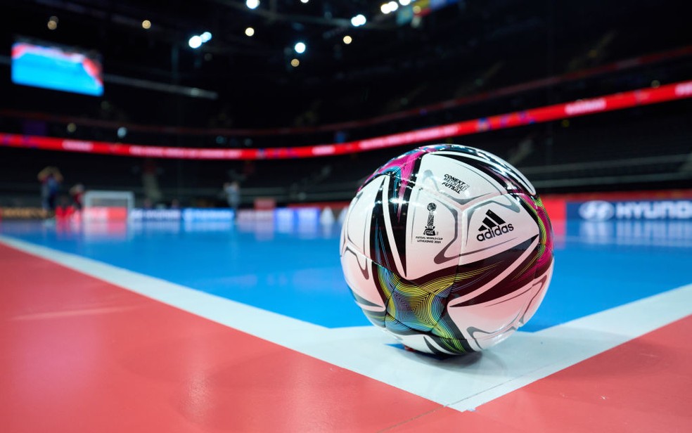 PedroVieira_25's tweet photo. 🎖️ Nas olimpíadas:

- Basquetebol tem a versão 3x3;
- Voleibol tem o volei de praia;
- Tênis tem o tênis de mesa.

Dito isso, é um CRIME o futebol não ter uma versão futsal ou futebol de areia! https://t.co/psPI4cvtAv