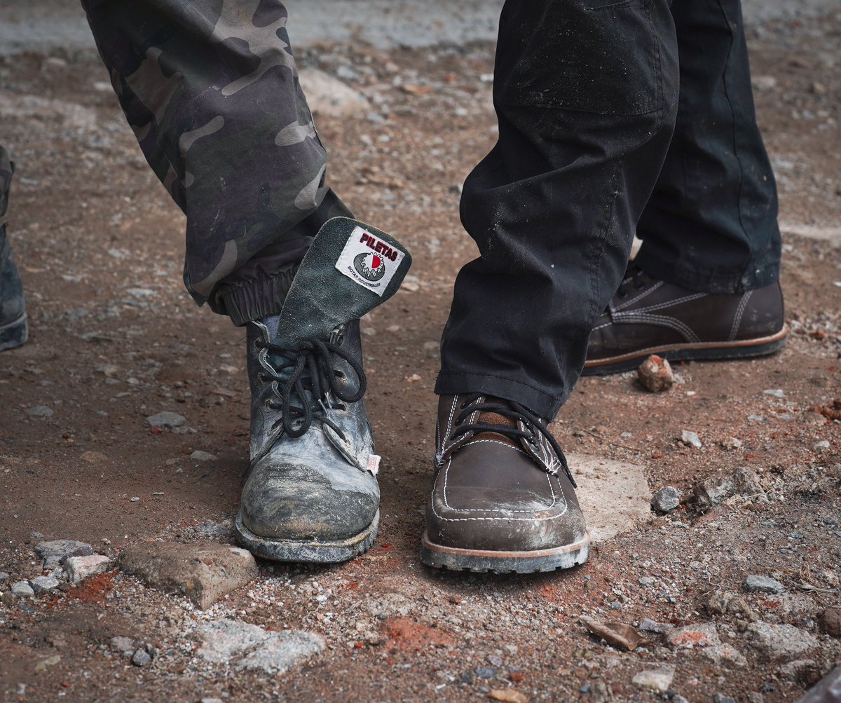 FLATSTEP_WrkBts's tweet photo. So you mean to tell ME that there is a wide-toed, flat-soled, durable ass, comfortable, good-looking work boot I can wear to the job all day and it doesn't look so goofy that the boys at the job site will make fun of me? I'm hearing that correctly??
#barefoot #minimalist #0drop https://t.co/rJigQoVMDv