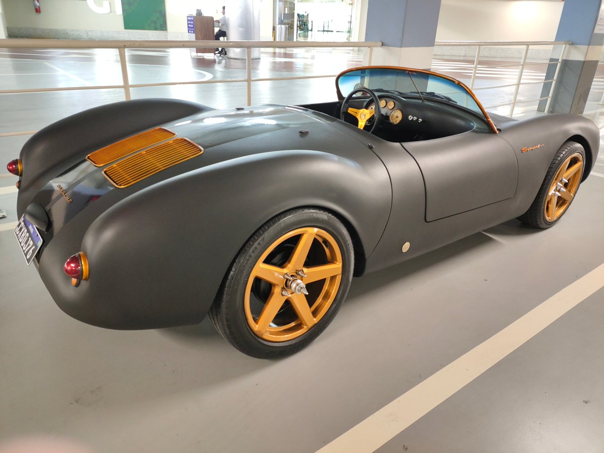 DragonNet6's tweet image. Black Porsche