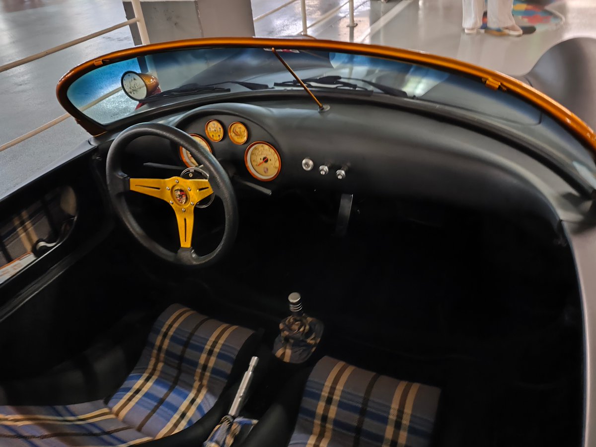 DragonNet6's tweet image. Black Porsche