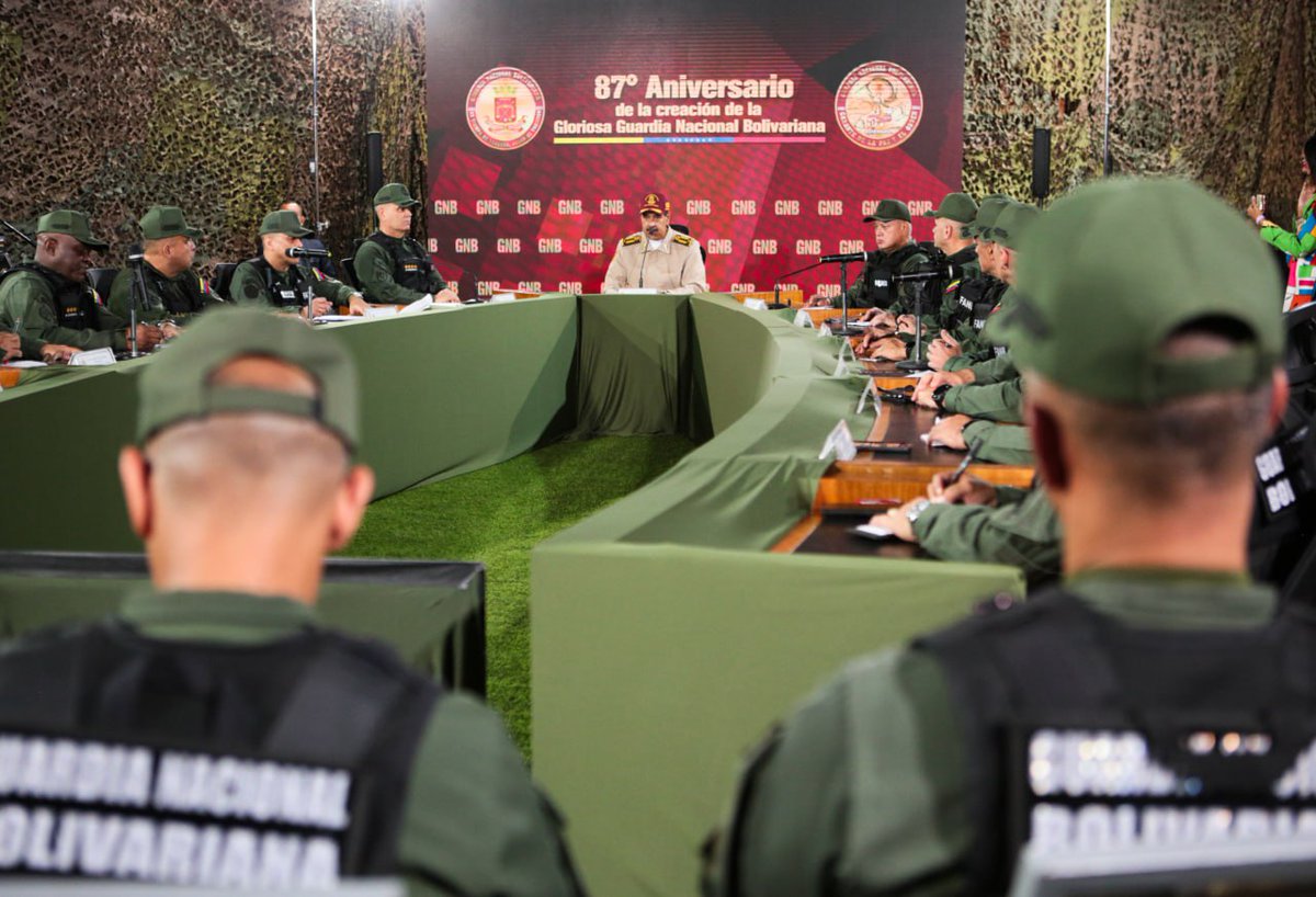 #Ahora📰Presidente <a href="/NicolasMaduro/">Nicolás Maduro</a> participa, junto al Comando Estratégico Operacional (CEO) y los jefe de los diversos componentes de la FANB, en reunión para pormenorizar sobre la seguridad de la Nación, en función de continuar garantizando el bienestar y la tranquilidad de la