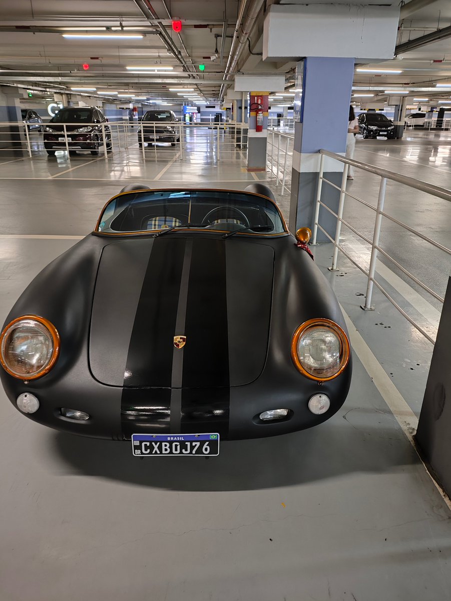 DragonNet6's tweet image. Black Porsche