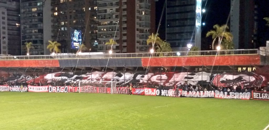 Solo_Defensores's tweet photo. Tu gente, la que siempre está y nunca te va a fallar. #VamosDefeCarajo

#SoloDefensores 🔴⚫️🔴 https://t.co/vkL7ocLz3n