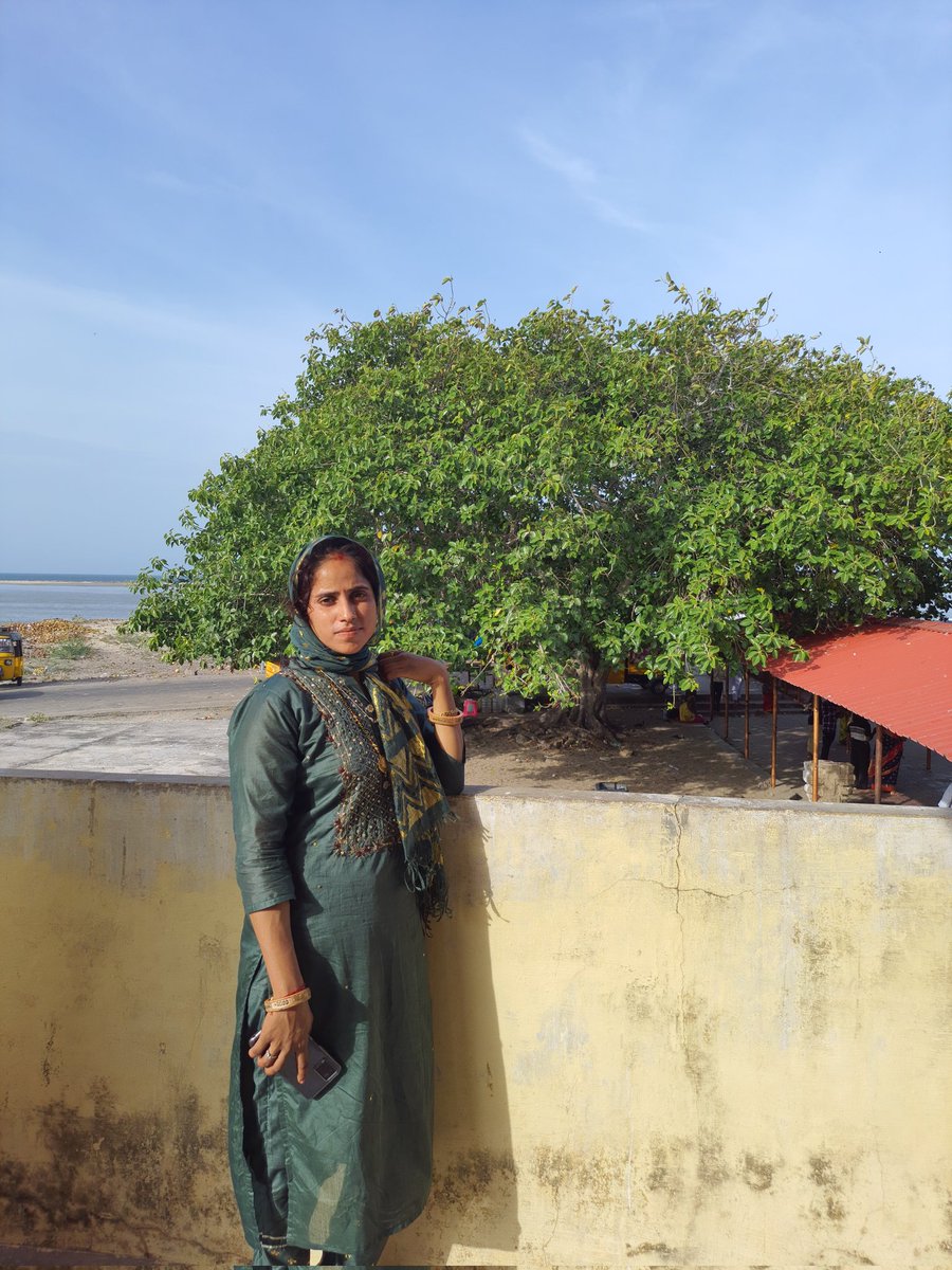 बिभिषण मंदिर पर धनुषकोडी रामेश्वरम तमिलनाडु  दक्षिण भारत के मंदिर नही देखे तो कुछ नही देखा।