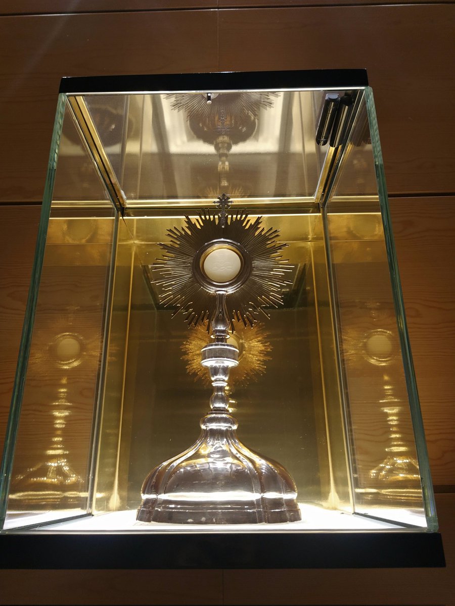 CarolBV7's tweet photo. Alabado Sea El Santísimo Sacramento Del Altar Sed Fuertes Y Valientes De Corazón Los Que Esperáis En El Señor https://t.co/rpkuCgRKzH