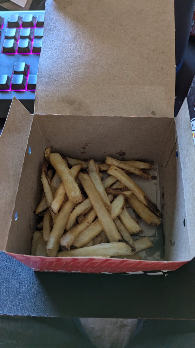 DynamiteKing21's tweet photo. @NASCARRefuel this is actually a dog shit amount of fries https://t.co/zw2YeYGv32