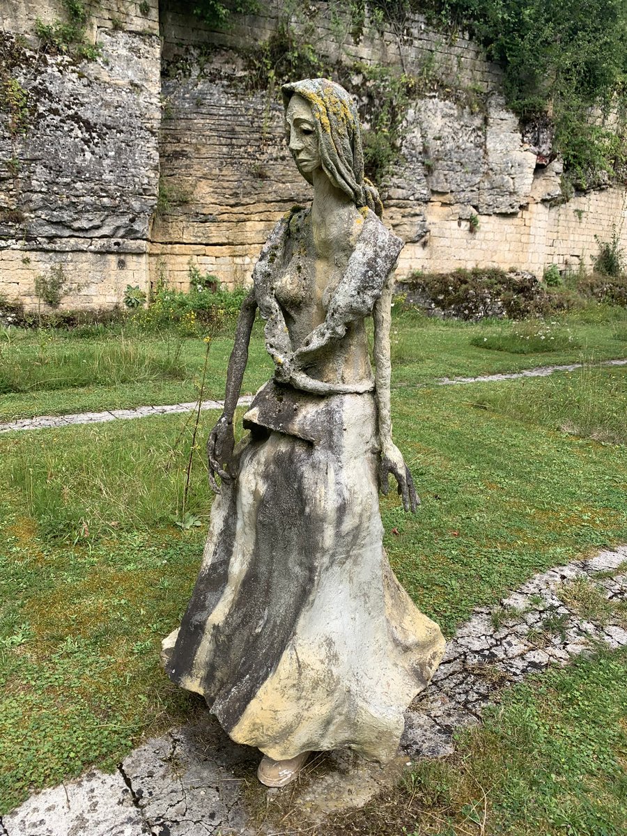 LegendusEst's tweet photo. Toute nouvelle visite à l’@abbayeAuberive commence par un hommage aux prisonnières, dont Louise Michel (Badia, 2005)
3 https://t.co/JeWd7Koh9V