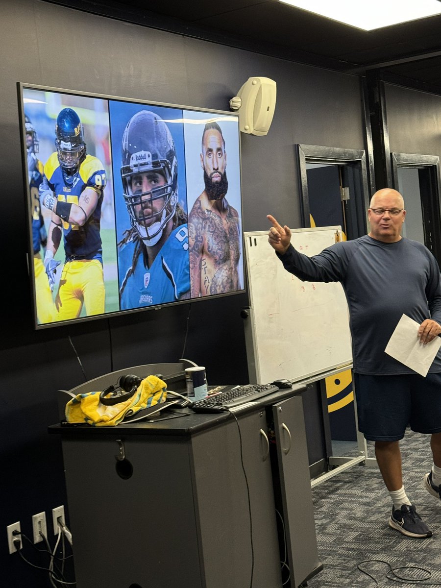 Jody Wright (@wrightjody) on Twitter photo <a href="/RacerDave23/">Dave Winder</a> sharing <a href="/racersfootball/">Murray State Football</a> history with team today!! So many Great Teams and Players!! I promise we will have WINNERS in that uniform to celebrate our 100th Season!! <a href="/quincywilliams_/">Quincy Williams</a> said it was a different sound when you hit!! <a href="/RacerFBAlumni/">RFAA</a> #GoRacers🏇 #FindAWay <a href="/RacerDave23/">Dave Winder</a> sharing <a href="/racersfootball/">Murray State Football</a> history with team today!! So many Great Teams and Players!! I promise we will have WINNERS in that uniform to celebrate our 100th Season!! <a href="/quincywilliams_/">Quincy Williams</a> said it was a different sound when you hit!! <a href="/RacerFBAlumni/">RFAA</a> #GoRacers🏇 #FindAWay