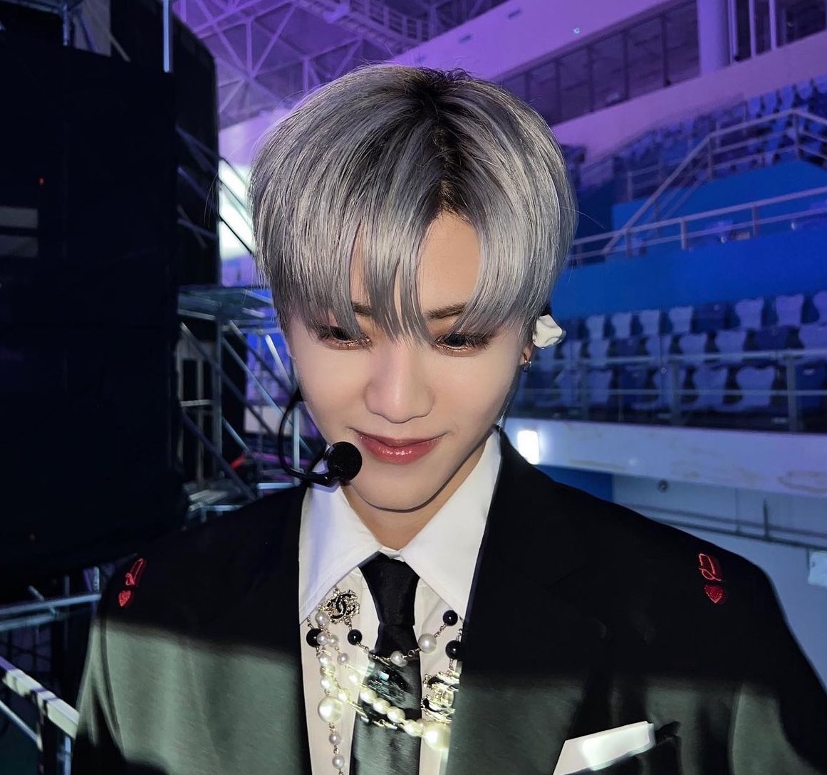 : เฮียมาให้กำลังติดขอบเวทีเลยนะคะ 
: หนูเห็นแล้วเพื่อนแซวใหญ่เลย
: เขินหรอคะ 
: เปล่าซะหน่อย 
: ไม่เขินงั้นเฮียไปหาหลังเวทีเลยละกัน
: อย่านะ หนูเขินๆๆๆ 

#markmin