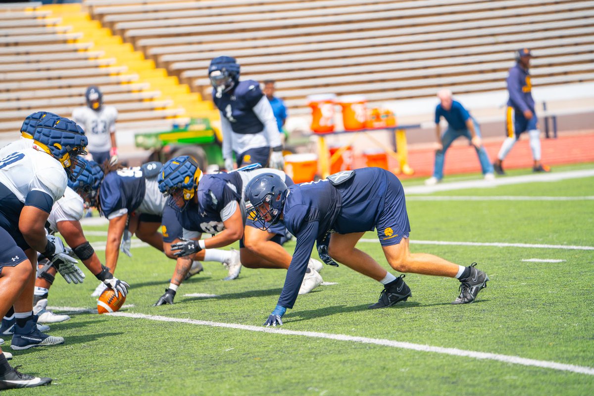 Lions_FB's tweet photo. Work in the trenches’ 
#GoLions https://t.co/rT9QJra5T6