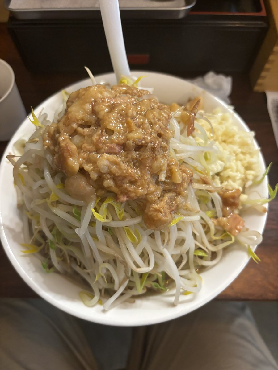 家ソウルだけど、ホンデに二郎ラーメンあるって事で遠いけど行ってきました、野菜マシにしましためちゃくちゃ美味しかったです👍👍