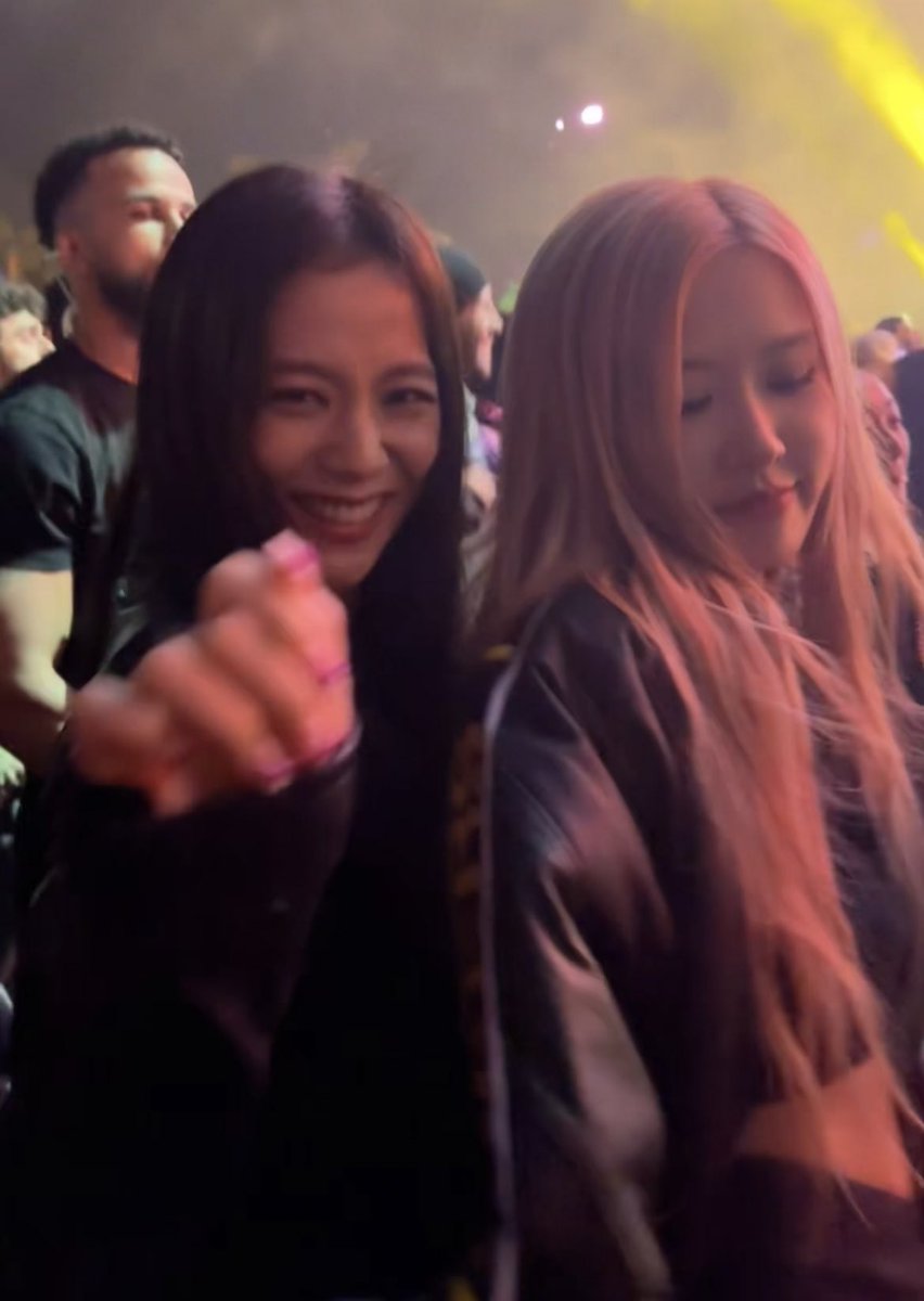 CHAES00_'s tweet photo. missing them https://t.co/fOp8Id8YE9