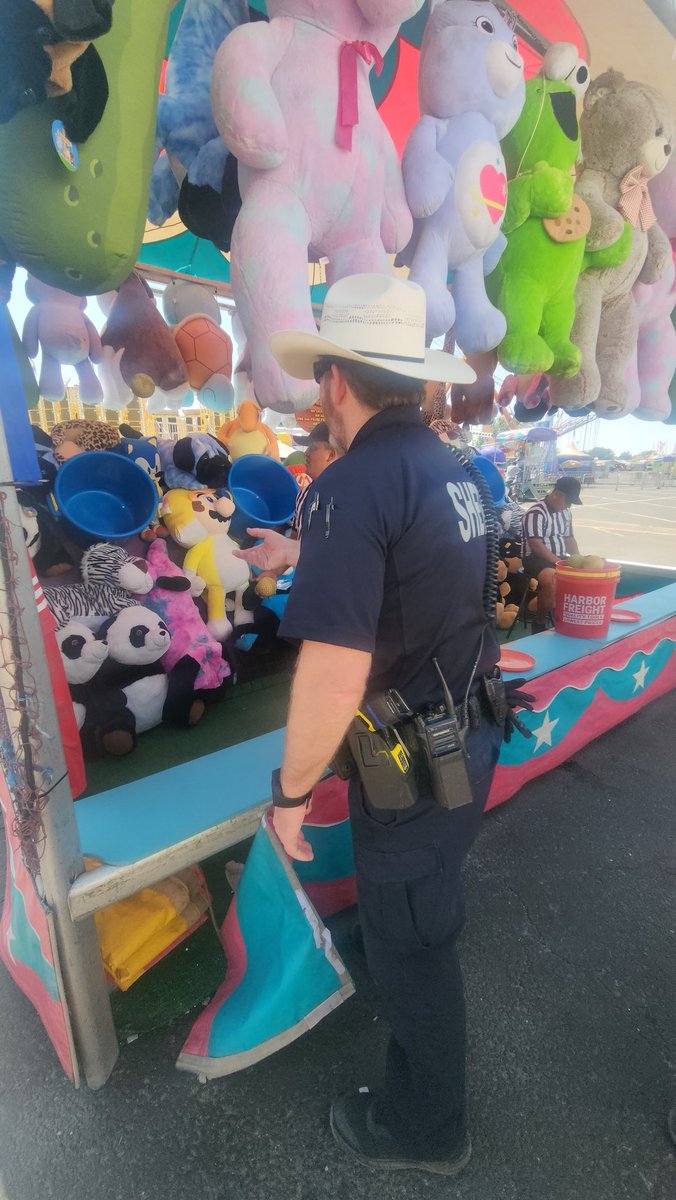 AdamsCoSheriff's tweet photo. It's the last day for fun and games at the Adams County Fair! We have a game you can play at our tent. Make sure to stop over!

#AdamsCountyFair #BetterTogether #CommunityPolicing #Colorado #AdamsCountyCO #DeputySheriff #LawEnforcement https://t.co/JdwQjtbNGU