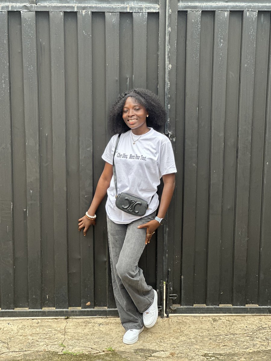 socialswithb_'s tweet photo. It’s been God all the wayyyyyy🙌🏾🥳

Congratulations to meee☺️🥳

#oou #oougraduate #frenchstudent https://t.co/nVdzBcZGnX