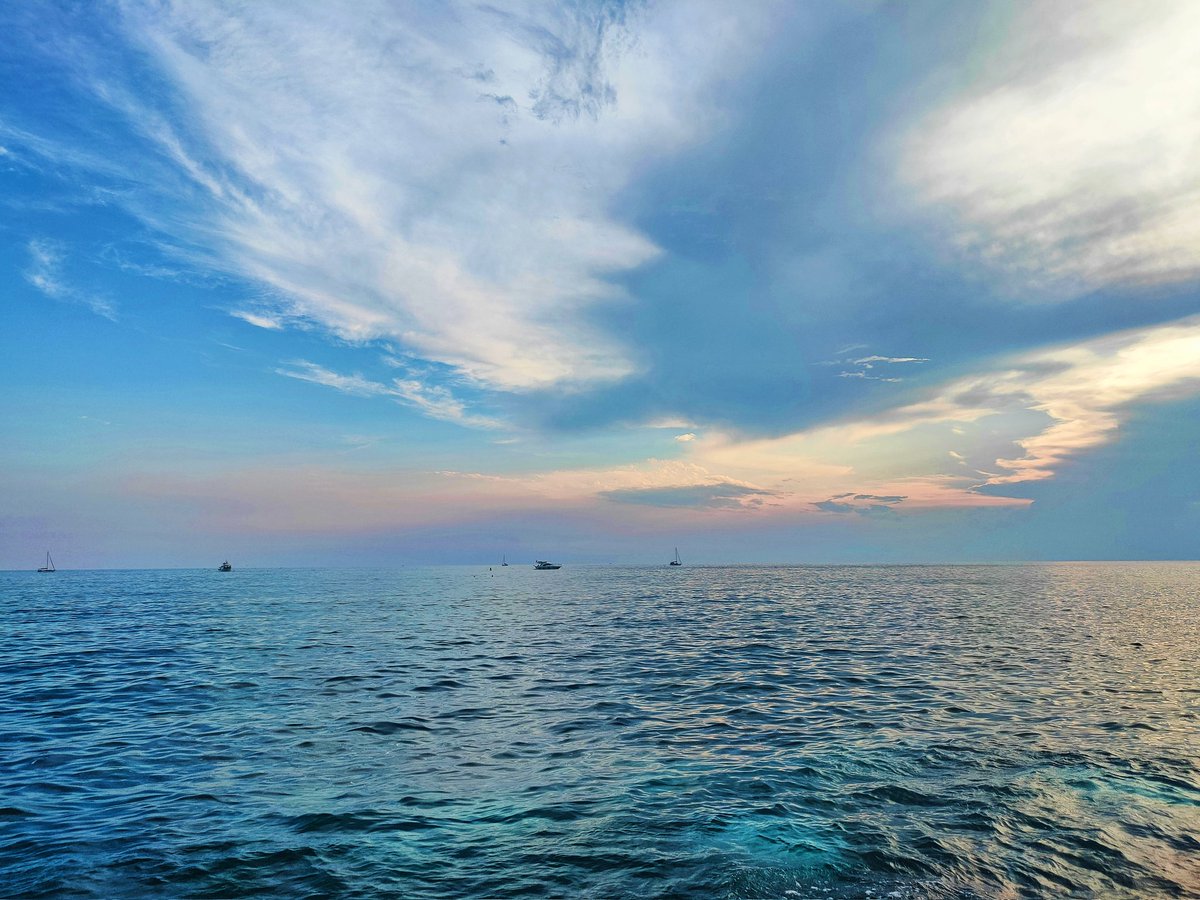 agowitter's tweet image. Sea colors now @ThePhotoHour @StormHour