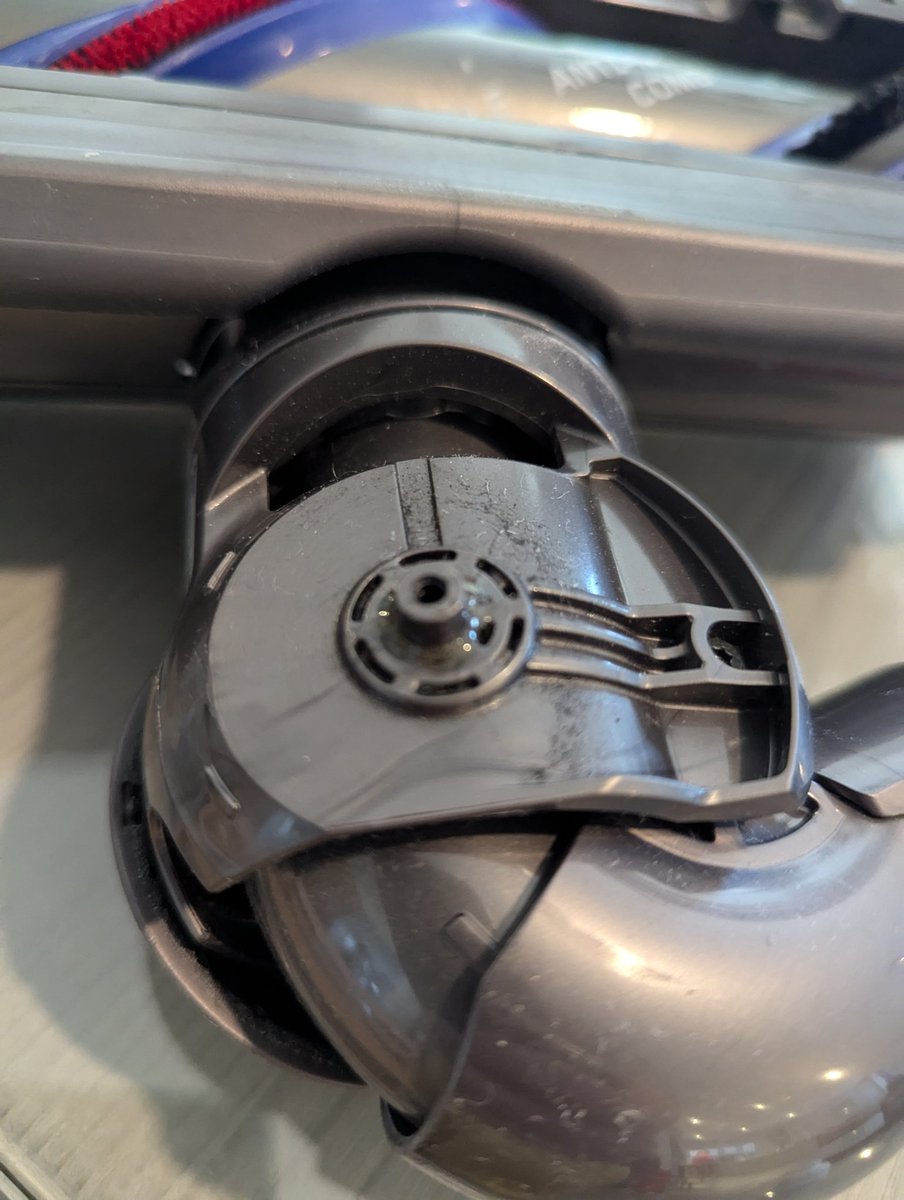 VAPS_XT_EMEA's tweet photo. Another week another fix to the @DysonUK, certainly not made like they used to be, this time the wheel on the mechanical brush head. Gave me a new replacement v15 animal but as the original warranty ran out the new one they sent me has no warranty..... 5th fix in 6 months.... https://t.co/yDP7ksENYr