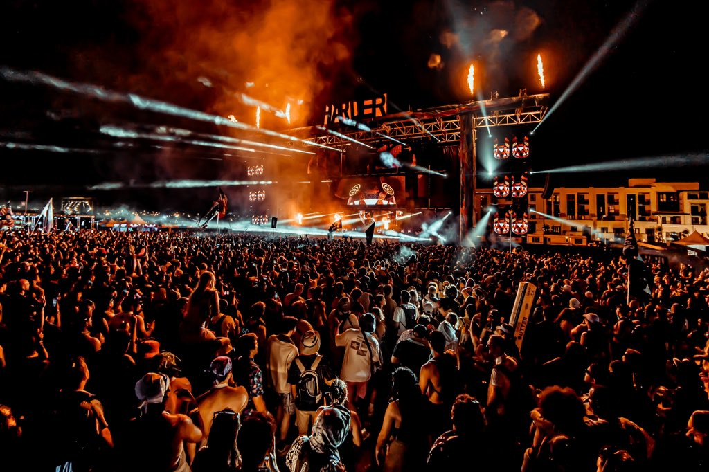 OfficialRezz's tweet photo. REZZMAU5 @ HARD SUMMER 
Thank you so much 🌀_🌀💀🐭 https://t.co/H7MTbpSDjW