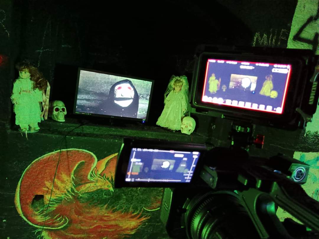 WildtexNetwork's tweet photo. This shoot was so much fun!
#thebadtasteshow #sawparody #horrorparody #sketchshow #comedyshow #sketch #parody #bunker #comingsoon #actors #acting #onset #onsetlife #onsetselfie #onsetantics #filmlifestyle #comedy https://t.co/FoPUKWrqT8