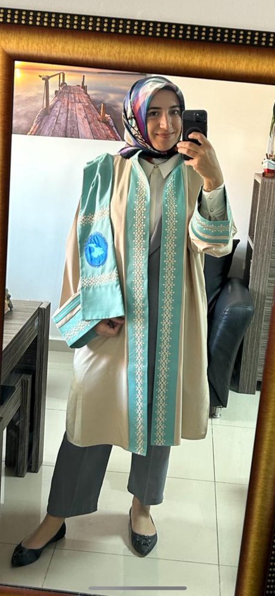 Diş hekimliği+uzmanlık eğitimi+hukuk fakültesi lisans eğitimi+sağlık hukuku doktorası ve öğretim üyeliği. Bu odaklanmanıza yardımcı olur mu😁