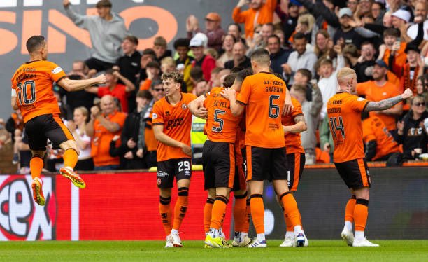davidbabunski's tweet photo. Disappointed for not grabbing the 3 points today…Thank you all for that incredible atmosphere and support!🟠⚫️Again positive takeaways and plenty of room for improvement but we are building in the right direction and we will get there soon. So much faith in this TEAM @dundeeunitedfc