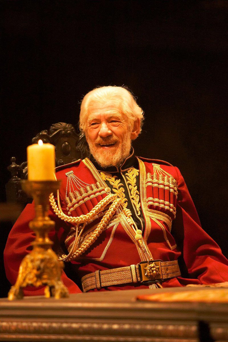notiyatro's tweet photo. “Bunu bize, güçlü olduklarından değil, körü körüne boyun eğdiğimiz için yapabiliyorlar.”
🍀 Shakespeare’in unutulmaz eseri #KralLear oyunuyla Ian McKellen sahnede. https://t.co/vgwDmYhpw3