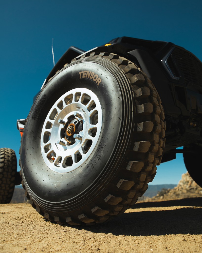 TensorTire's tweet image. Thick tread blocks, ribbed sidewalls for puncture resistance, and proprietary construction separate the DS tire from the competition 💪🏁⁠
⁠
👉️ Shop the tire: tensortire.com/collections/ti…

#TensorTire #OffroadTires #UTVTires #Offroad #Tires #Motorsports #Powersports #UTV #SXS