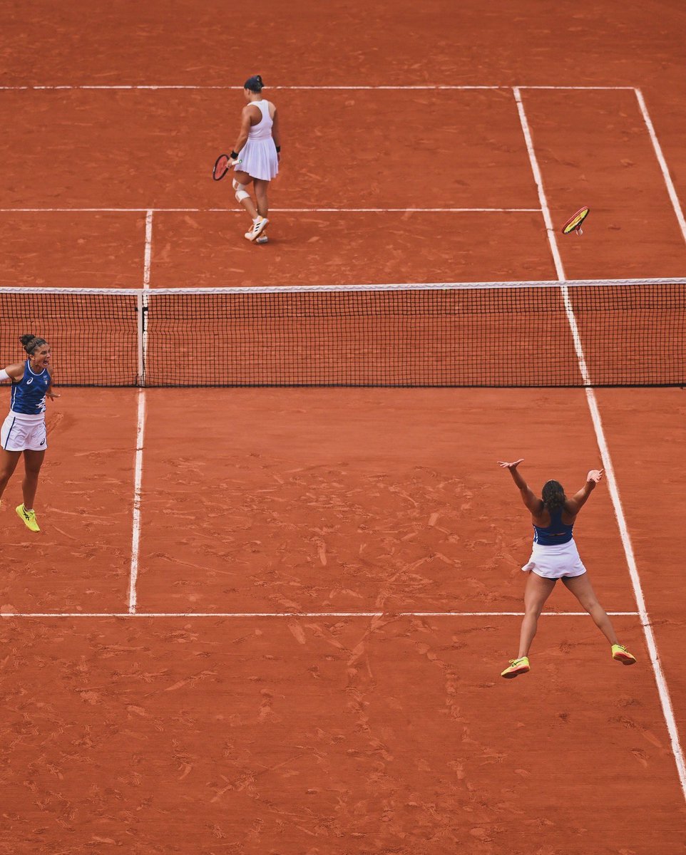 🏅GOOOOOOOLD!!!!!!🏅

What an incredible day and match! So happy that Sara and I could bring the gold medal home to Italy! After a tough first set, we played amazingly well! Thank you all for the great support!!!  Forzaaaaaaaaa Italia! 🇮🇹✨ #Gold <a href="/Olympics/">The Olympic Games</a>