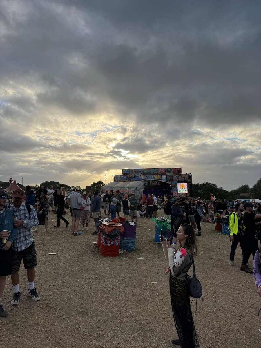 glastobation's tweet image. 4 random pictures just because these timelines need a cleansing 🧼 

#Glastonbury #Glasto