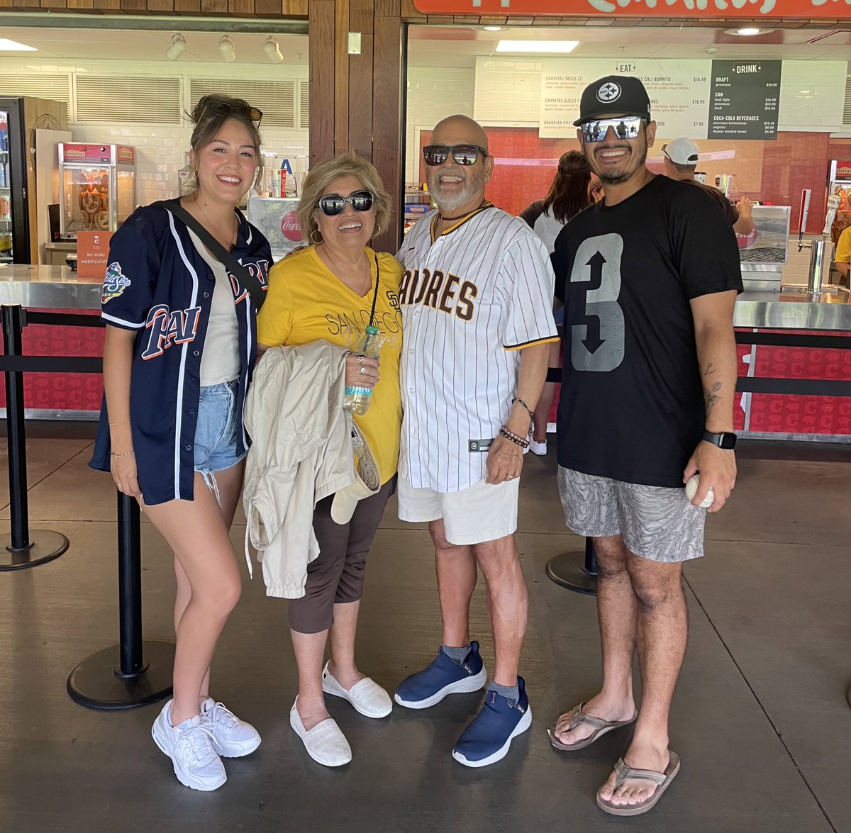 aleyazmin_'s tweet photo. @Padres  #forthefaithful https://t.co/jAbMmhwbHq