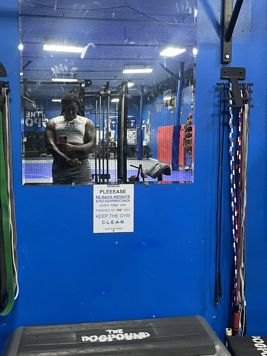 52problemz__'s tweet photo. GAINS ‼️ Move in day 1 week away can’t wait to work ⏳ https://t.co/lqyvnNhkji