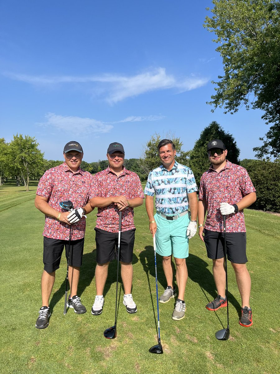 lanceallan's tweet photo. When youโre truly #inthecommunityforthecommunity you give back to where you live. @FPSDistrictWI @saberfootball_ @FranklinSabers gridiron outing but I didnโt get the team uniform memo ๐คท๐ฝโโ๏ธ๐ https://t.co/0BaE76ufZG