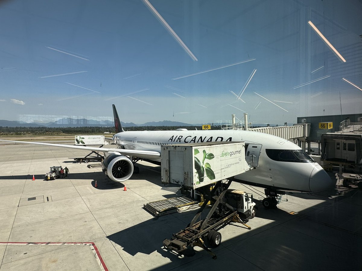 Loading lunch for my flight to #WC2024 <a href="/IASPpain/">IASP</a>