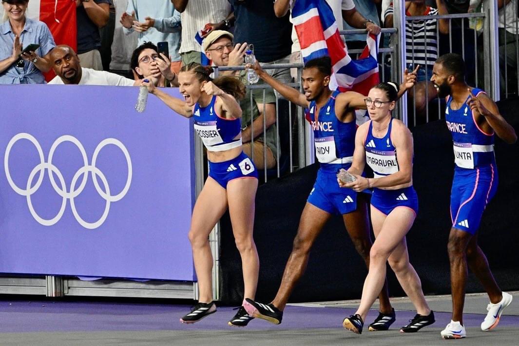 Brossier Amandine (@brossieramand1) on Twitter photo Malgré la déception de notre performance sportive, ce fut une immense fierté de défendre les couleurs de ce relais 4x400m mixte aux Jeux Olympiques de Paris 💙🤍❤️
🔜 4X400M Femmes 
Merci à tous du soutien et pour vos messages 🫶🏻
📷 Ebra/ Est républicain/ Alexandre Marchi Malgré la déception de notre performance sportive, ce fut une immense fierté de défendre les couleurs de ce relais 4x400m mixte aux Jeux Olympiques de Paris 💙🤍❤️
🔜 4X400M Femmes 
Merci à tous du soutien et pour vos messages 🫶🏻
📷 Ebra/ Est républicain/ Alexandre Marchi