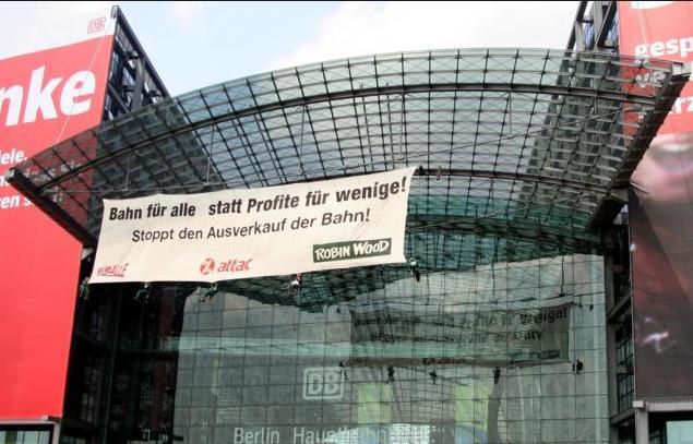 Die Bahn ist eine ökologische und soziale Form der Mobilität. Sie gehört ausgebaut und nicht sabotiert. Ausbeutung, Umweltzerstörung und Krieg sollten bei den Verursachenden bekämpft werden.