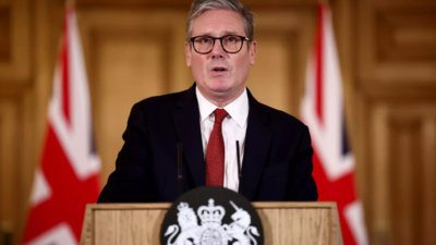 NewsAlgebraIND's tweet photo. BIG BREAKING NEWS 🚨 UK PM Starmer issues warning to far-right protesters. He states "You will regret your actions"

Elon Musk said Civil War is inevitable in UK.

Anti-immigrant protests have erupted across the UK after the stabbing incident at a dance class. 3 children lost their lives at Dance class.

Left-wing also launch counter protesters with Palestinian and Antifa flags.

UK grapples with worst riots in 13 years.