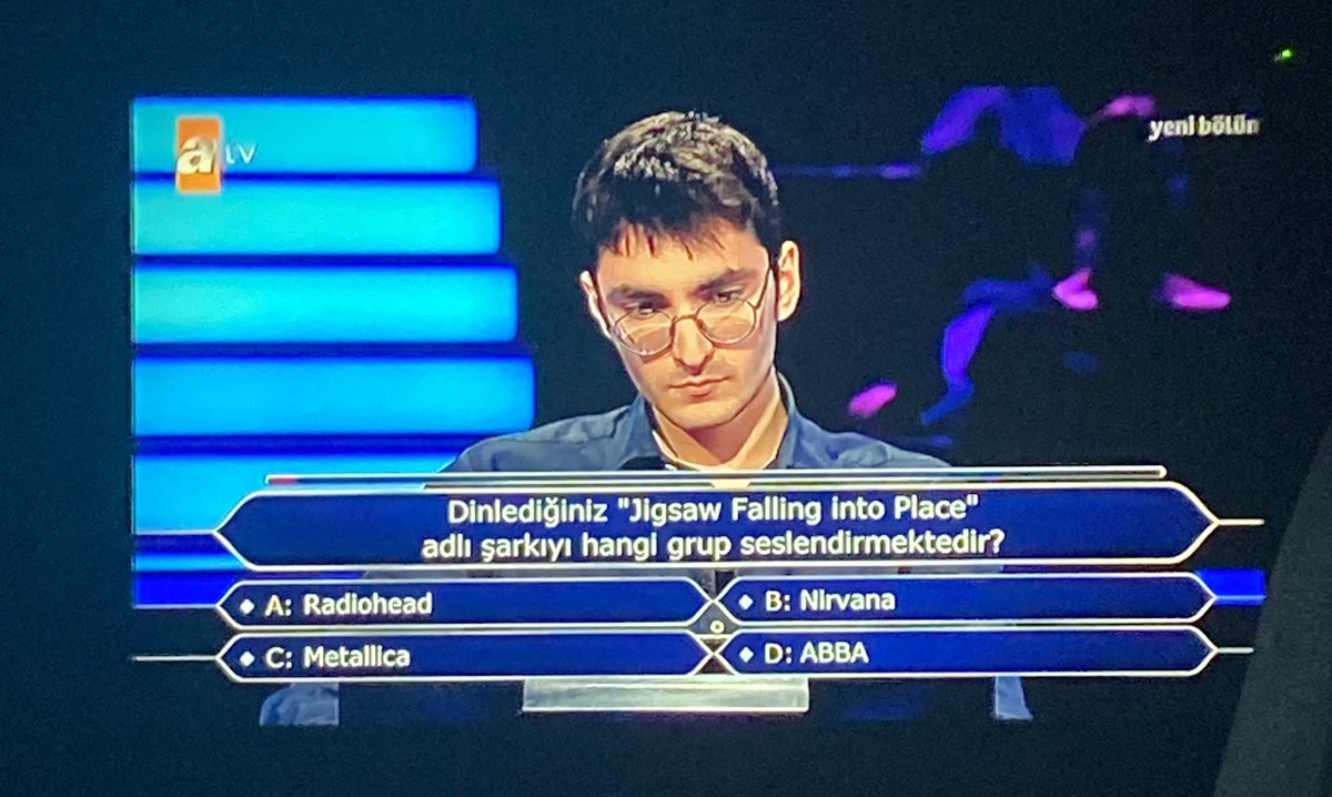 dedemle izlerken birden kulaklarım dikildi, gururla bakıyo bana bildiğim için… aslında bilmiyor ki yıkığım