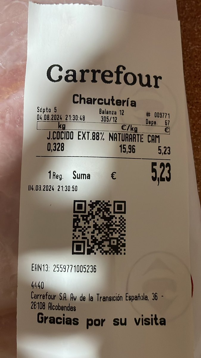 Mira que le quiero dar oportunidades al <a href="/CarrefourES/">Carrefour España</a> pero no puede ser siempre te engañan por todos lados…jamon cocido campofrio en oferta bien clarito que tiene el cartel 9€ kilo pues me la metió doblada