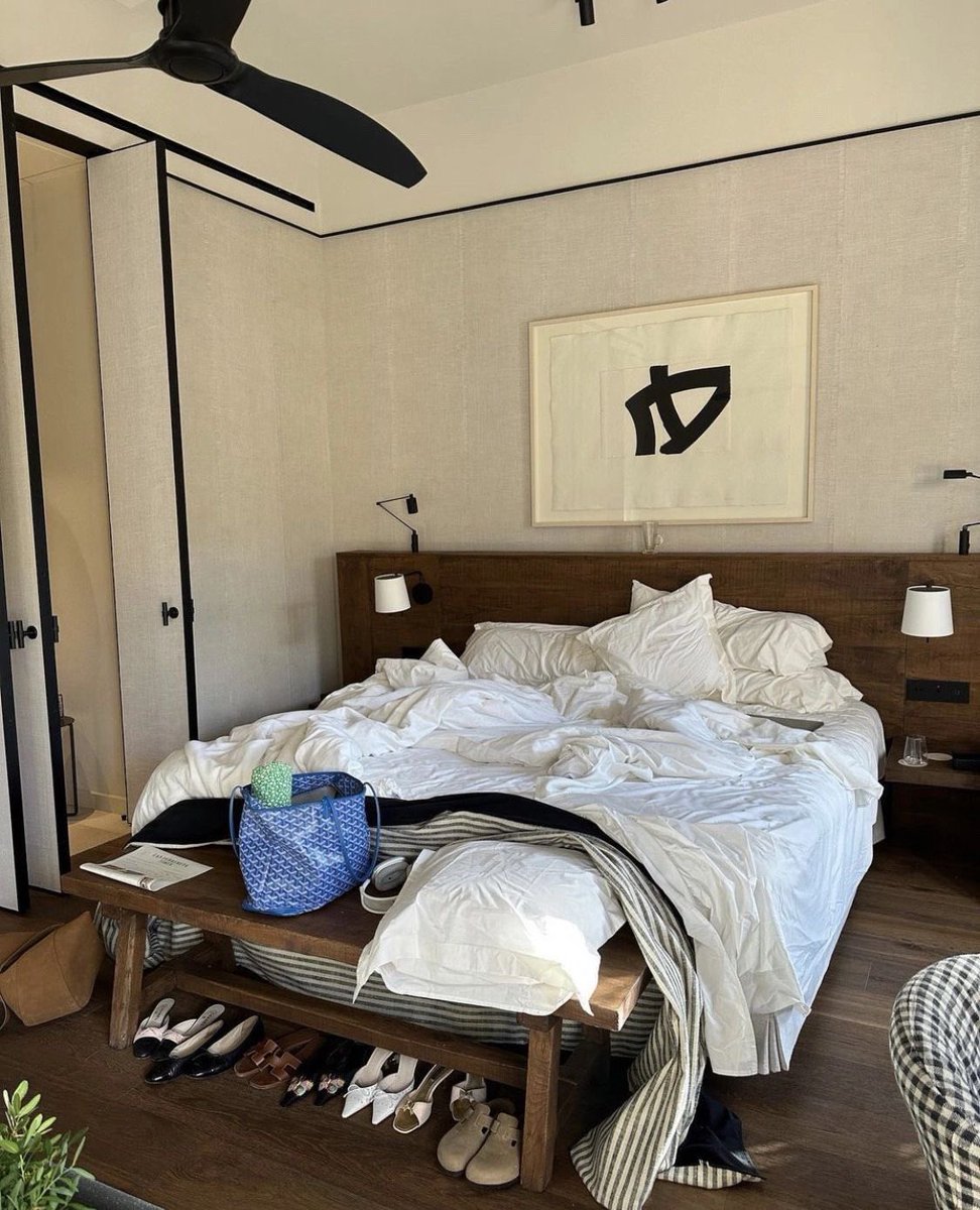 portesobscurity's tweet photo. idk what this kind of interior decorating this is called but i love it https://t.co/V8pDftkM1i