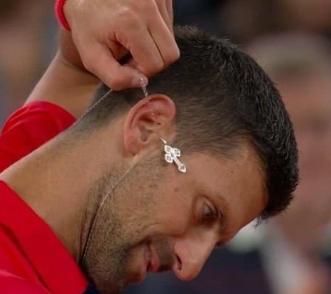 Los medios lo demonizaron.
Sus amigos se distanciaron de él.
Le negaron la entrada a los Grand Slams.
Trataron de hacer de él un ejemplo público global.

¿Qué no le llamaron?

Campeón de 24 Grand Slams y ahora campeón olímpico de oro.

¿Dónde están ahora los medios? 
¿Dónde están
