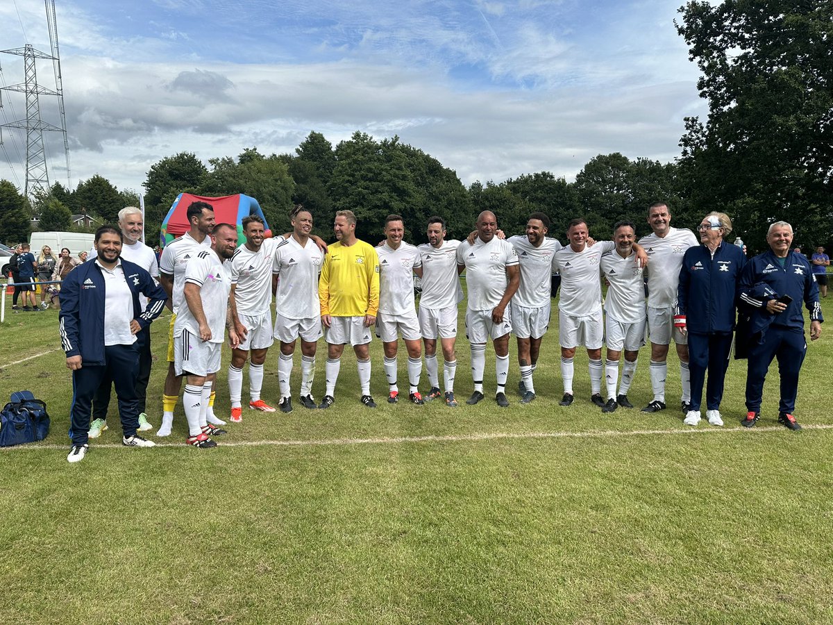 Back2The80sFest's tweet photo. @RalfLittle Hi Ralf, nice seeing you today. Here’s a pic of the and the boys. From Colin the DJ https://t.co/ABTAXqBQBK