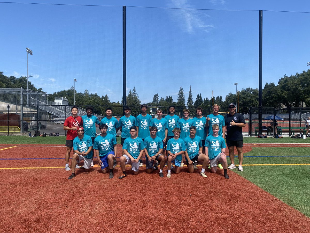 ThePuntFactory's tweet photo. Unbelievable camp in the #BayArea 🤙🏼

Great work to all the boys &amp; shoutout my coach up there @ThomasLee919 who is crushing it &amp; growing the #PuntFactory brand!

@Chris_Sailer @RMtnRecruiting @UnitedKicking https://t.co/fJzTQkcLA0