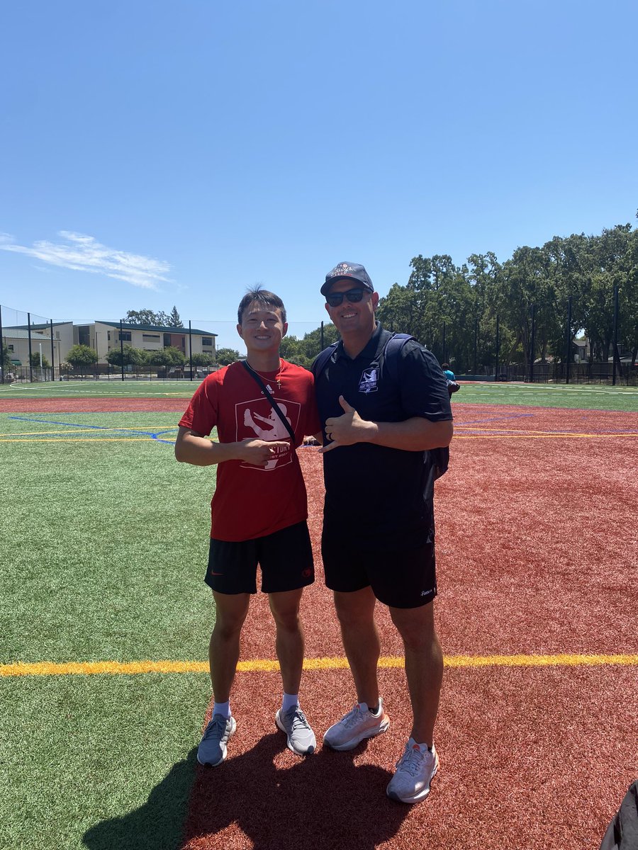 ThePuntFactory's tweet photo. Unbelievable camp in the #BayArea 🤙🏼

Great work to all the boys &amp; shoutout my coach up there @ThomasLee919 who is crushing it &amp; growing the #PuntFactory brand!

@Chris_Sailer @RMtnRecruiting @UnitedKicking https://t.co/fJzTQkcLA0