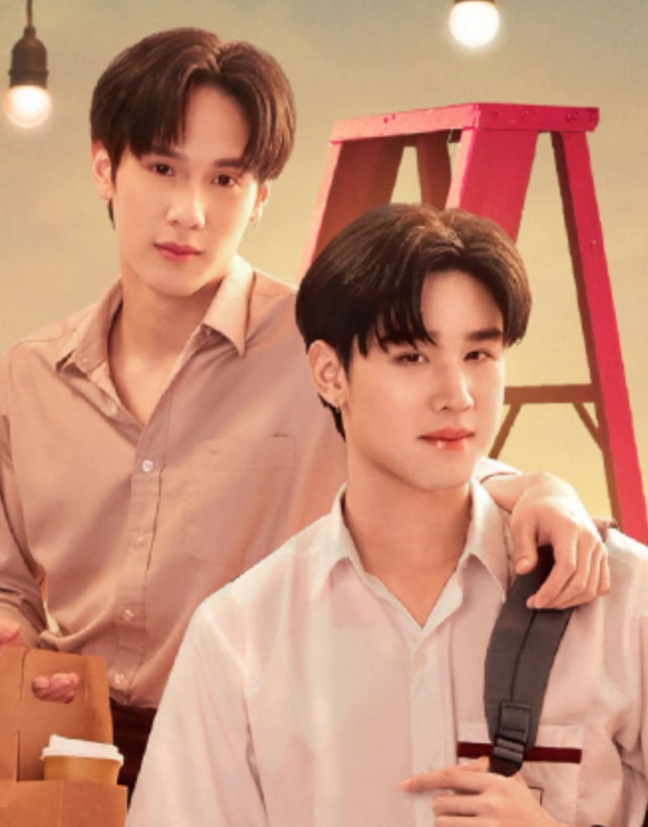 hubboyslove's tweet image. VISUAIS! Confira pôsteres dos #RyuJava para #SummerNightTheSeries, novo lakorn da GMMTV que estreia AMANHÃ!
Na trama, os dois farão um arco BL, onde segue um jovem que começa a estranhar seus sentimentos por rapazes e conhece um garoto que tenta o ajudar.