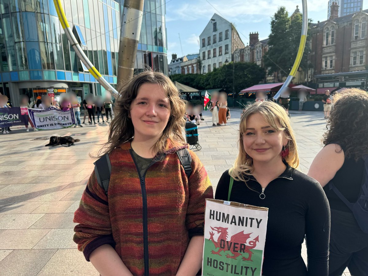 <a href="/plaidifanc/">Plaid Ifanc 🏴󠁧󠁢󠁷󠁬󠁳󠁿</a> will always stand against hatred and division.

🏴󠁧󠁢󠁷󠁬󠁳󠁿Wales must be a nation of sanctuary, we cannot let hate win.

Bydd <a href="/plaidifanc/">Plaid Ifanc 🏴󠁧󠁢󠁷󠁬󠁳󠁿</a> bob amser yn sefyll yn erbyn casineb. 

🏴󠁧󠁢󠁷󠁬󠁳󠁿 Rhaid i Gymru fod yn genedl noddfa, allwn ni ddim gadael i gasineb ennill.