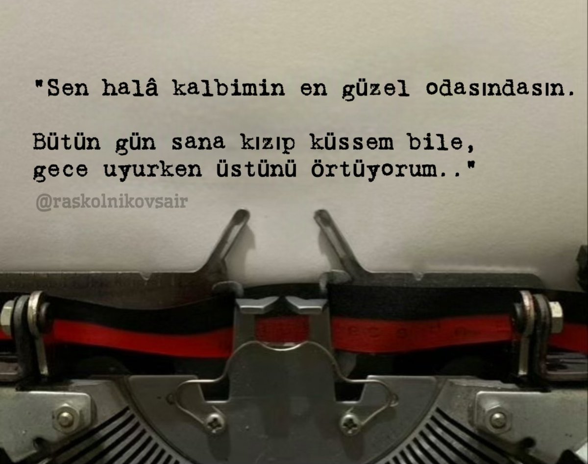"Sen halâ kalbimin en güzel odasındasın.

Bütün gün sana kızıp küssem bile, gece uyurken üstünü örtüyorum.."
