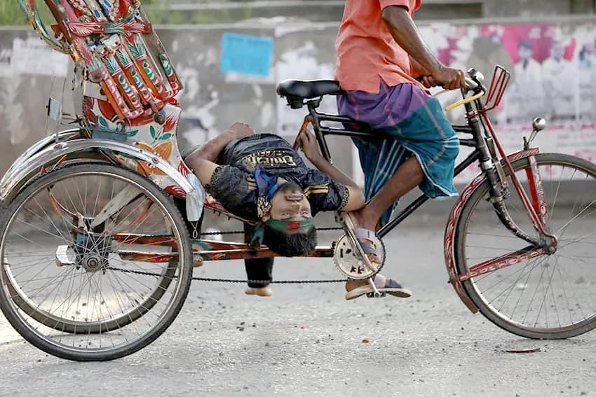 Hey world! Just look at this photo and see how #Hasina’s shoot-on-sight order is being carried out by her forces in #Bangladesh . A rickshaw puller is carrying a student who was shot, while the national flag is still held high on his head. Around 100 people were killed just
