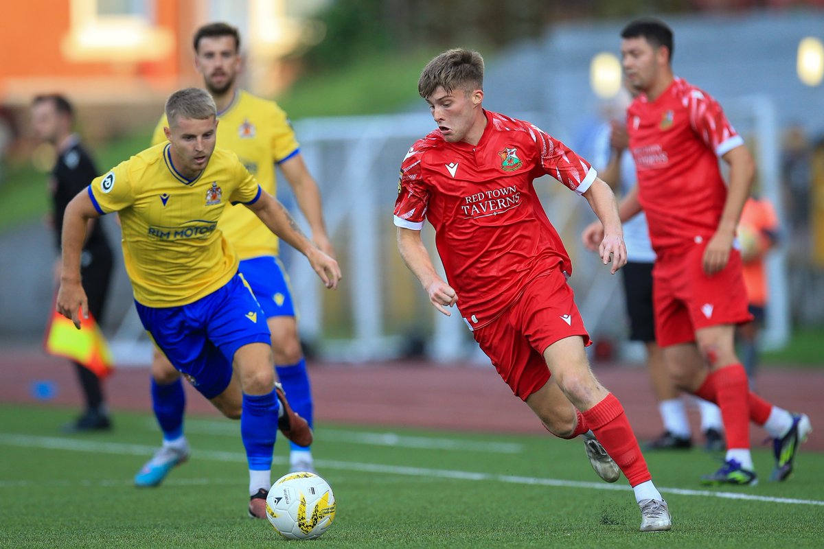 One last image from Friday and <a href="/BarryTownUnited/">Barry Town United</a> v <a href="/LlanelliReds/">Llanelli Town AFC</a> in Nathaniel MG Cup at <a href="/JennerPark3G/">Jenner Park</a>.