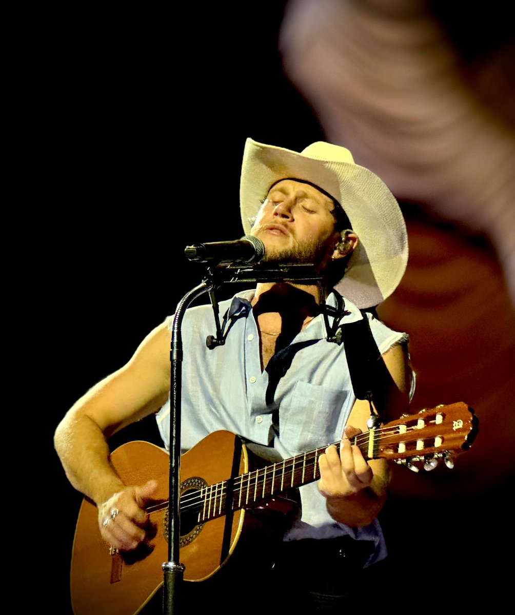 capitolrecords's tweet photo. Cowboy Niall has entered the chat 😍🤠 @NiallOfficial https://t.co/amF7DOkApM