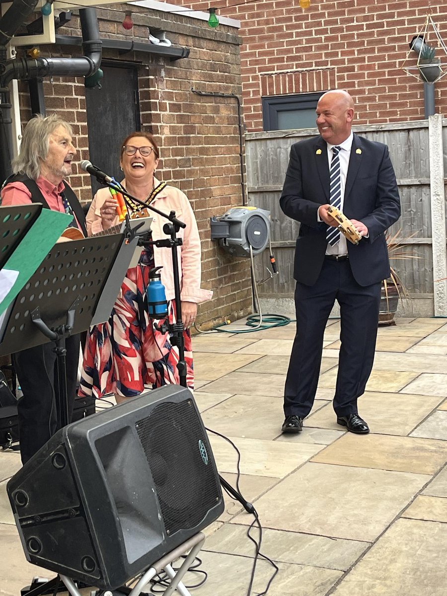 KevTheMayor's tweet photo. Thoroughly enjoyable garden party  hosted on our behalf to raise funds for the Halton Foundation. - thank you so much to everyone - £791 raised for our charity today! #HaltonFoundation https://t.co/qBBnL4ywql