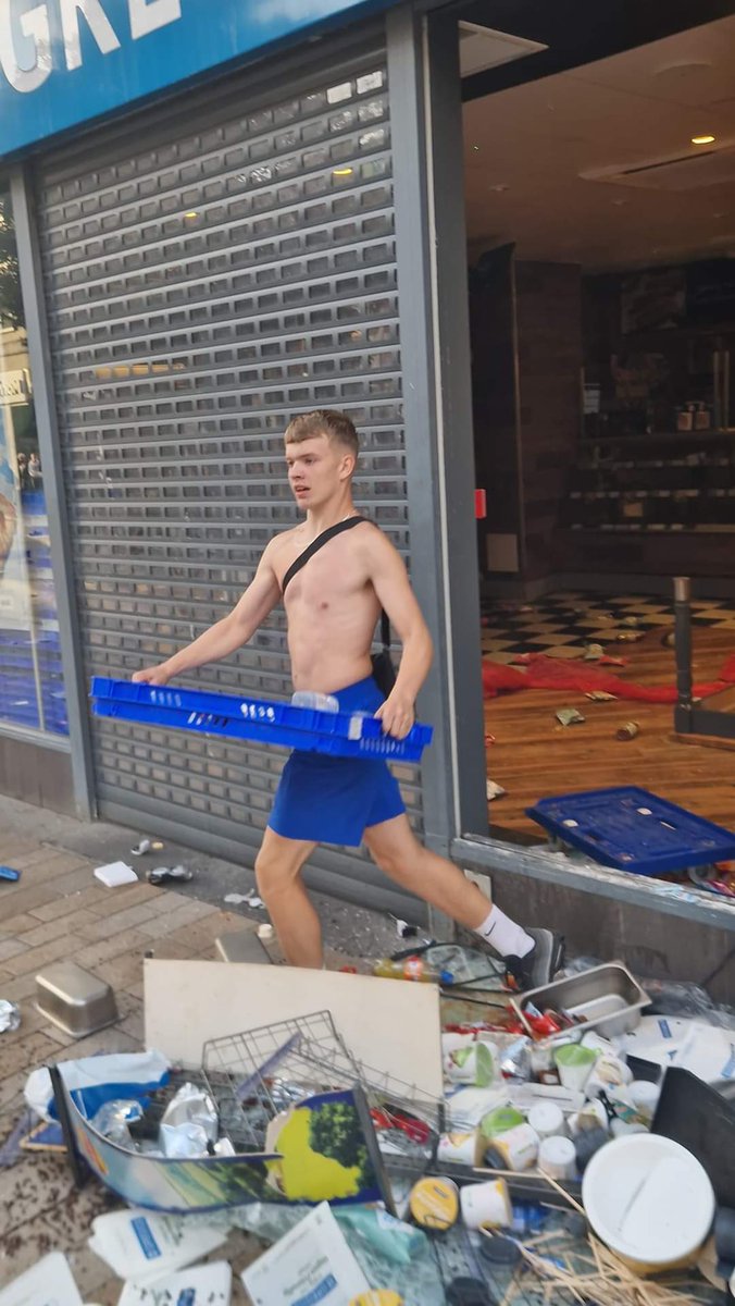 Sarah Dempster tweet media